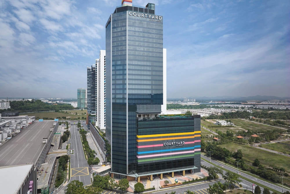Courtyard Setia Alam 3/60