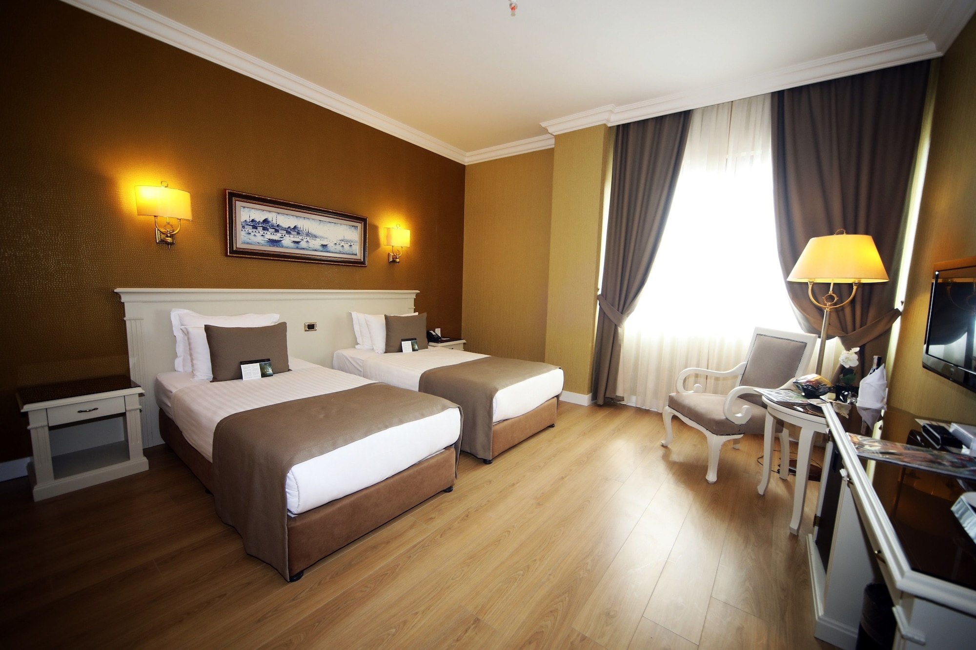 SUPERIOR, DOUBLE OR TWIN BED