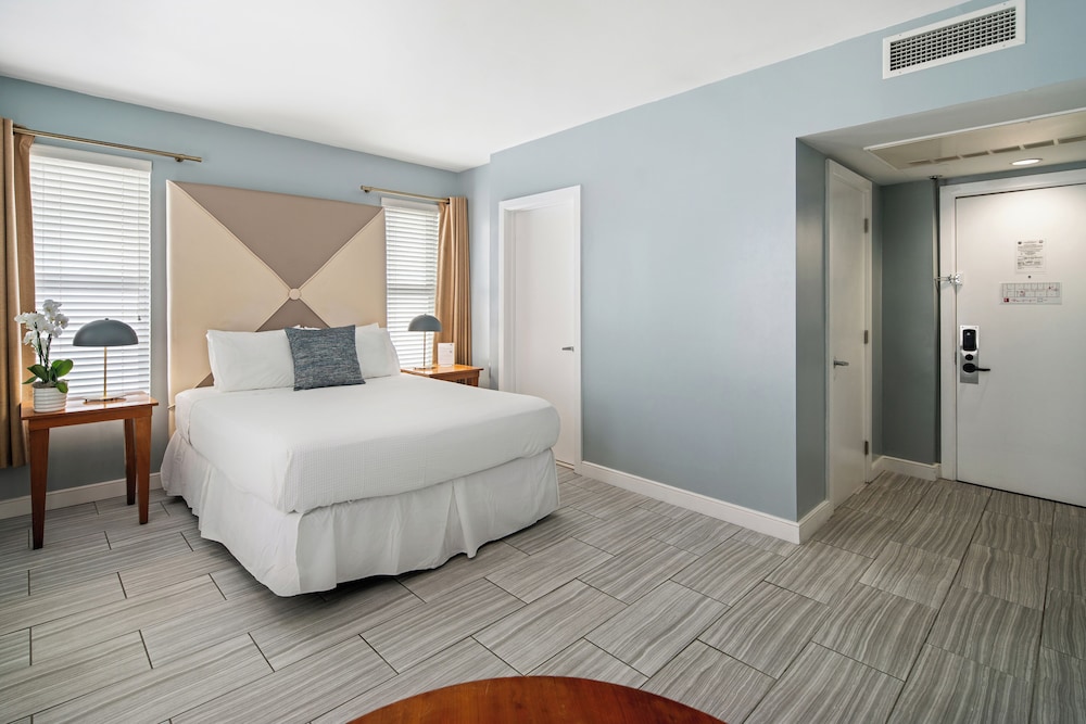غرفة بسرير كوين، Kasa La Flora Miami Beach 2/4