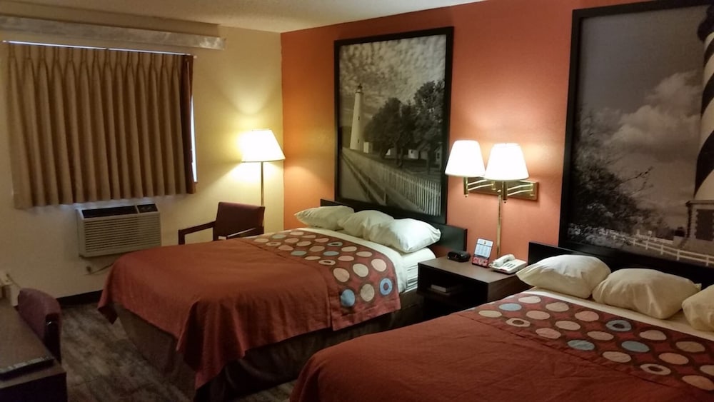 Super 8 by Wyndham Greenville 12/24