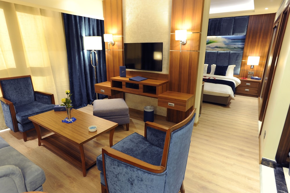 Gems Hotel 54/74