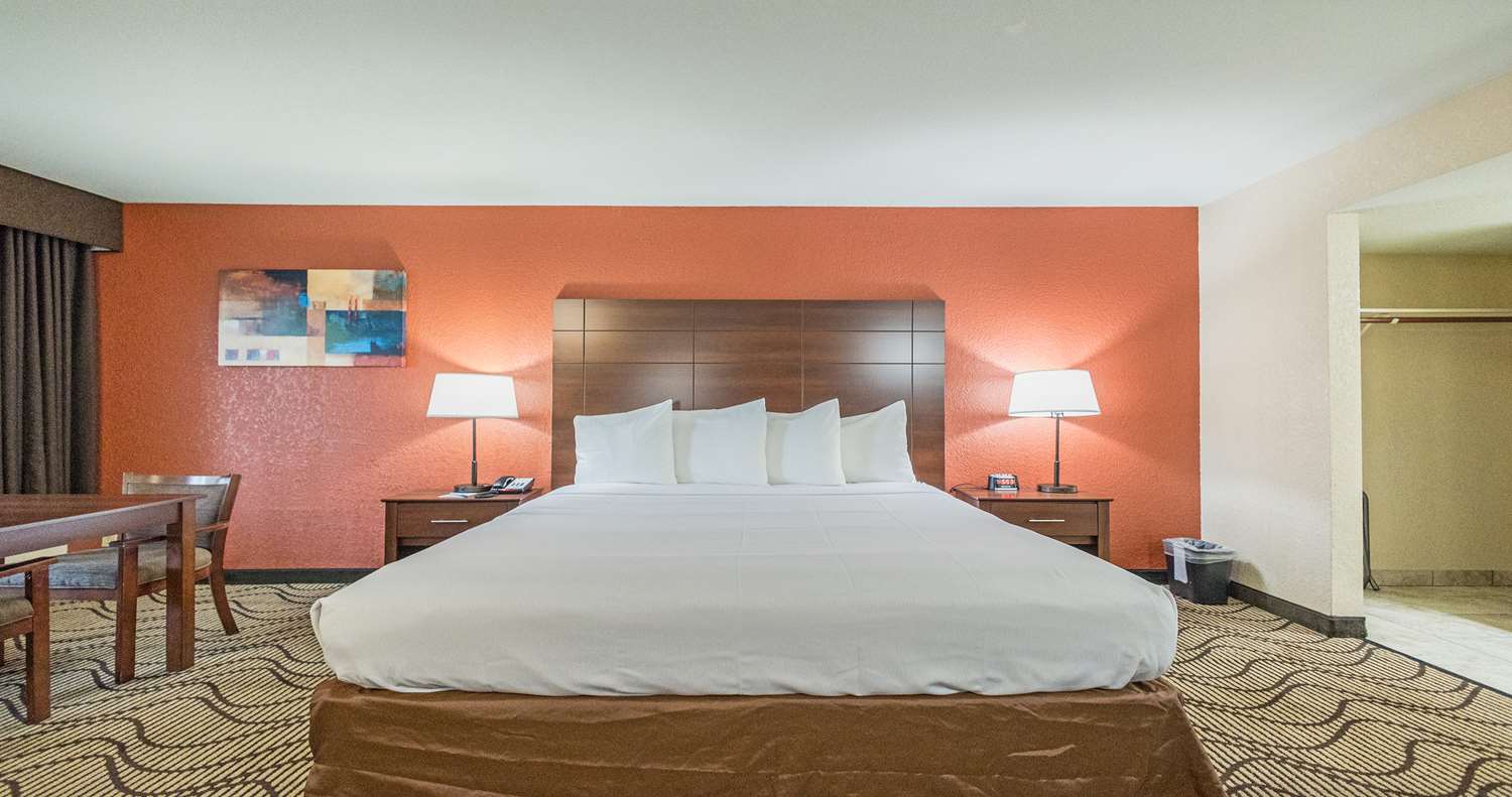 غرفة ديلوكس بسرير كينج بإطلالة على البحر، Best Western Roseville Inn 2/5
