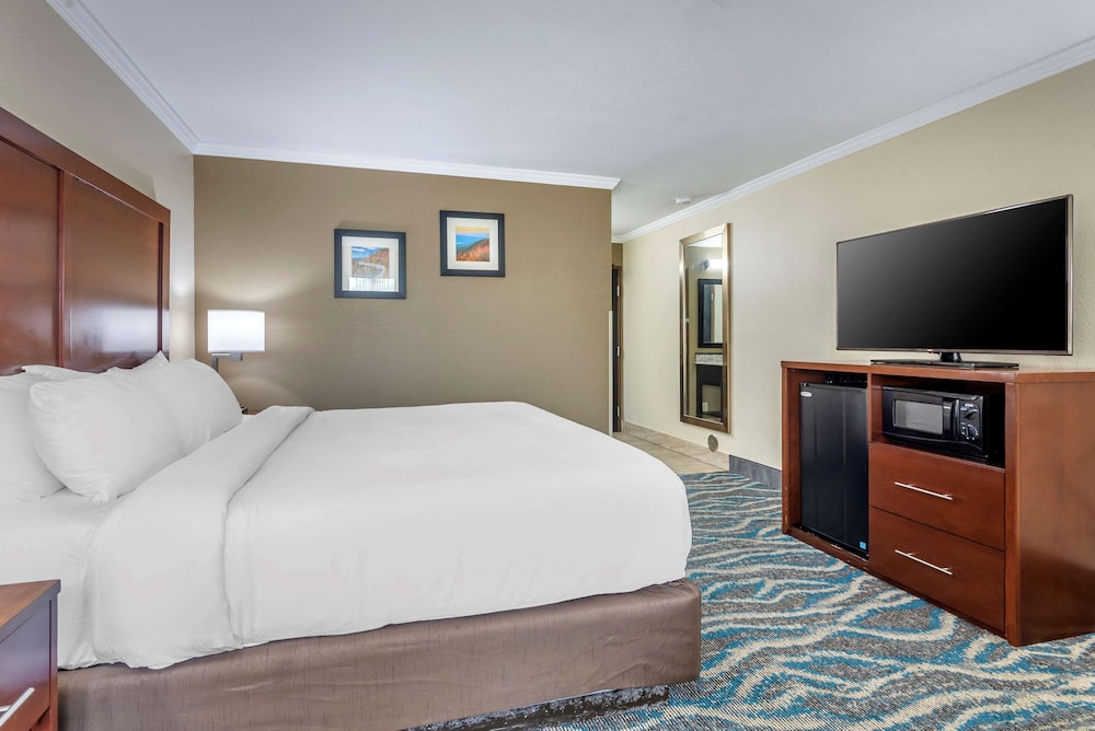 Comfort Inn Asheville East-Blue Ridge Pkwy Access 7/39