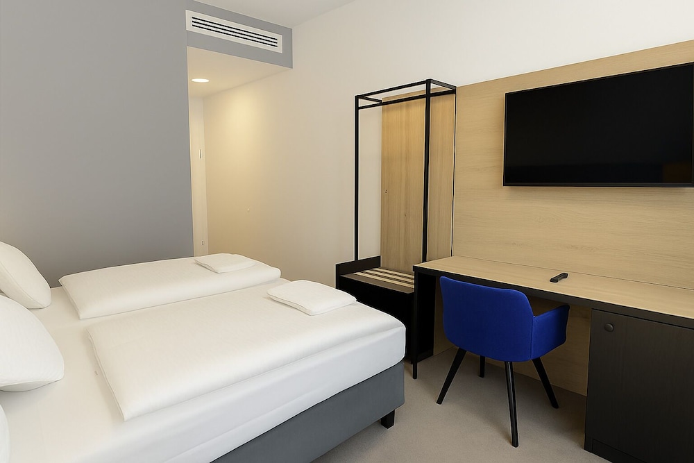 HI Grand City Hotel 13/20
