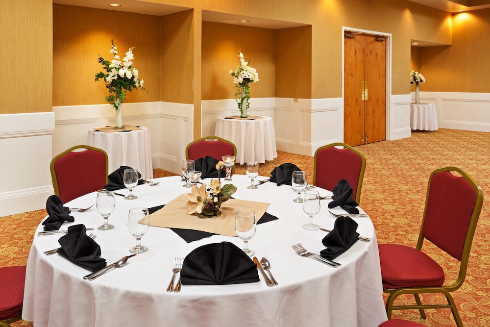 Holiday Inn Johnson City 62/79