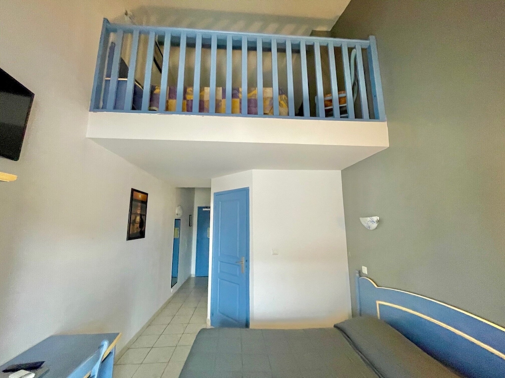 Hotel Les Palmiers En Camargue 36/50