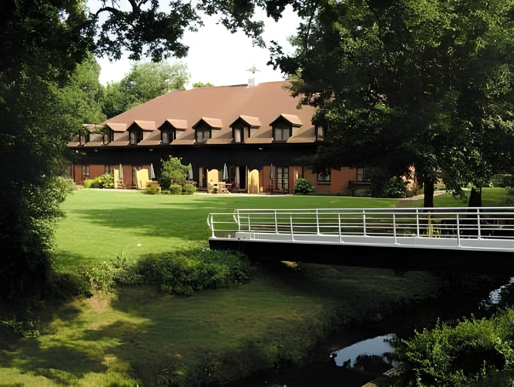 Ellington Lodge at The Concorde 39/40