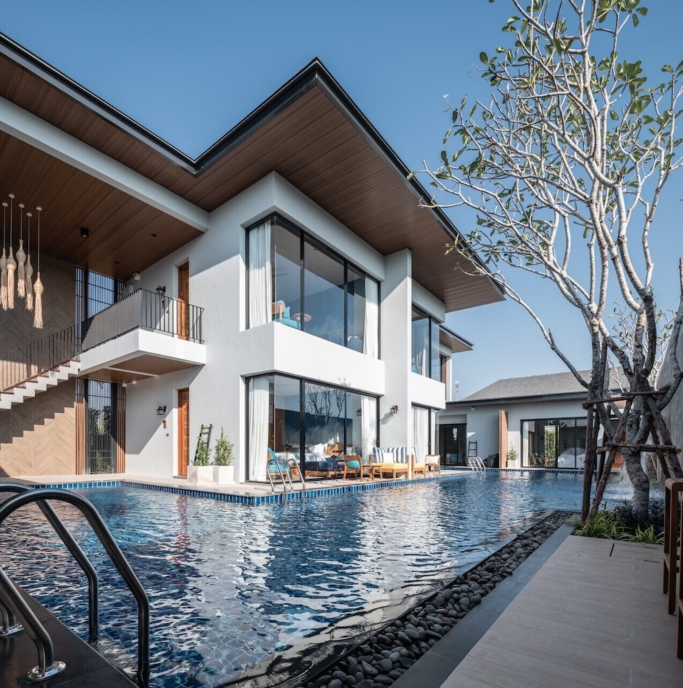 Vann Hua Hin Resort 40/50