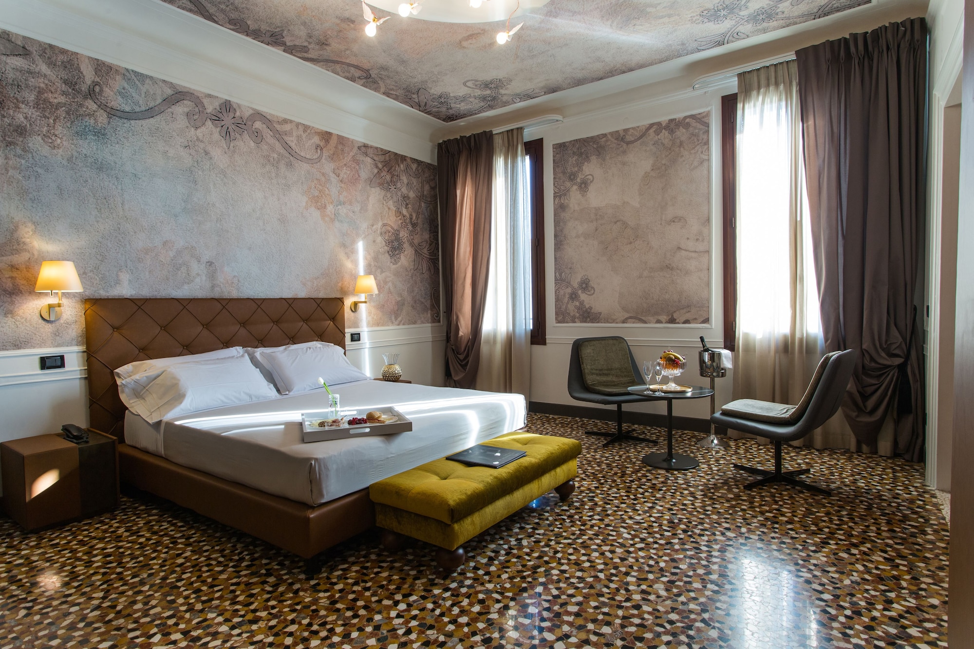 GRAND, DELUXE, CANAL VIEW