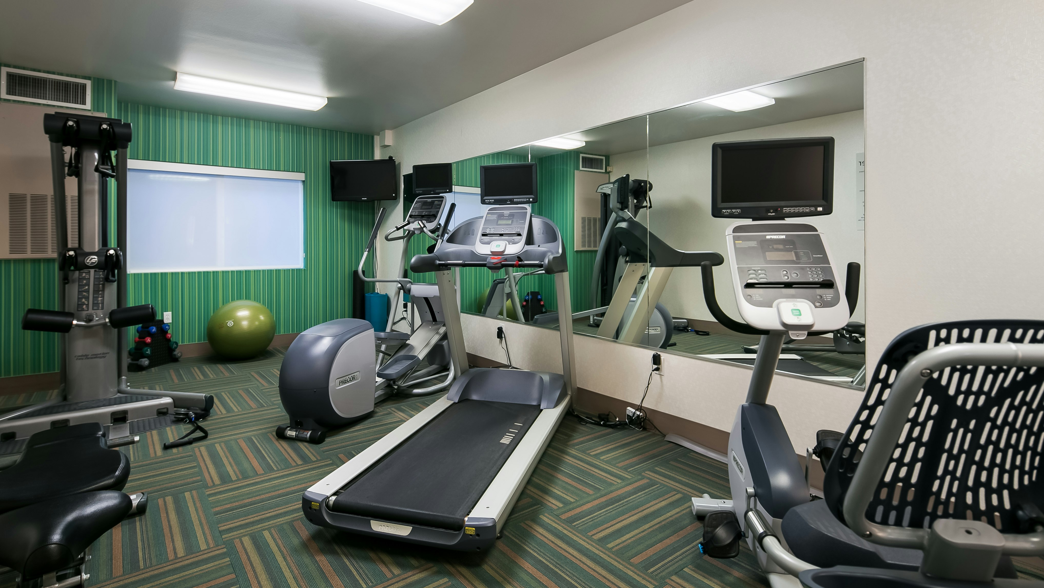 Holiday Inn Express And Suites Everett 35/54