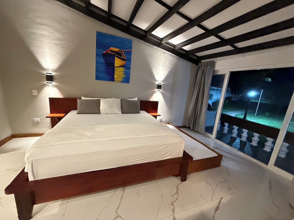 Deluxe, Triple, King Bed, Murphy Bed