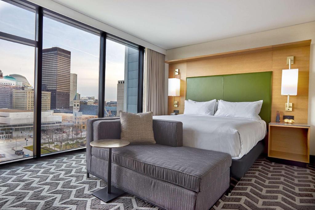 Skyline, Suite, King Bed, Sofa, Accessible