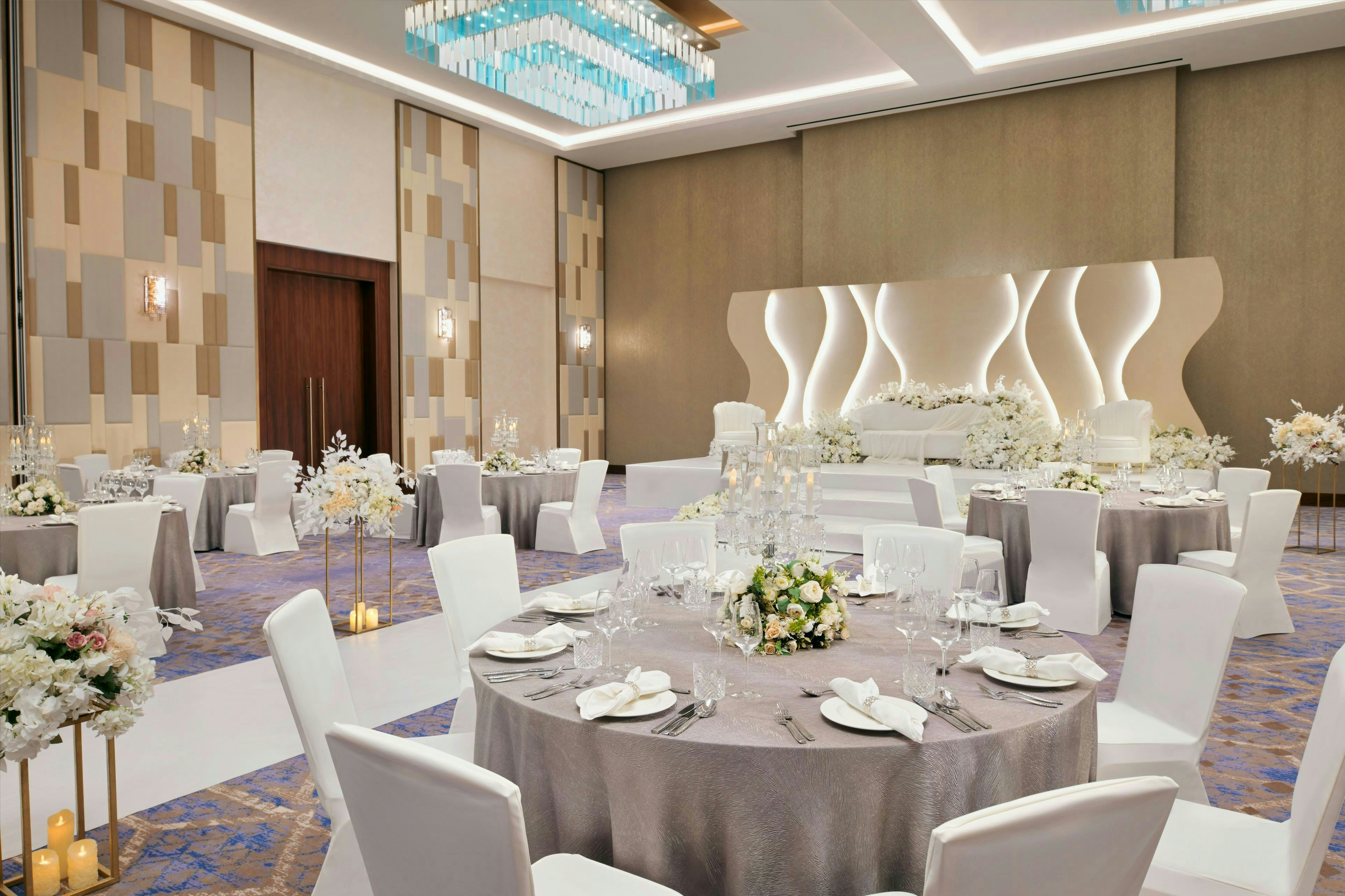Holiday Inn Dubai Al Maktoum Airport 61/82