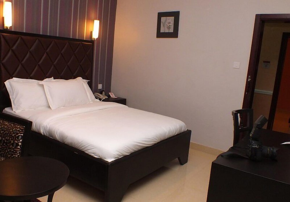 Ellis Suites Limited 10/28