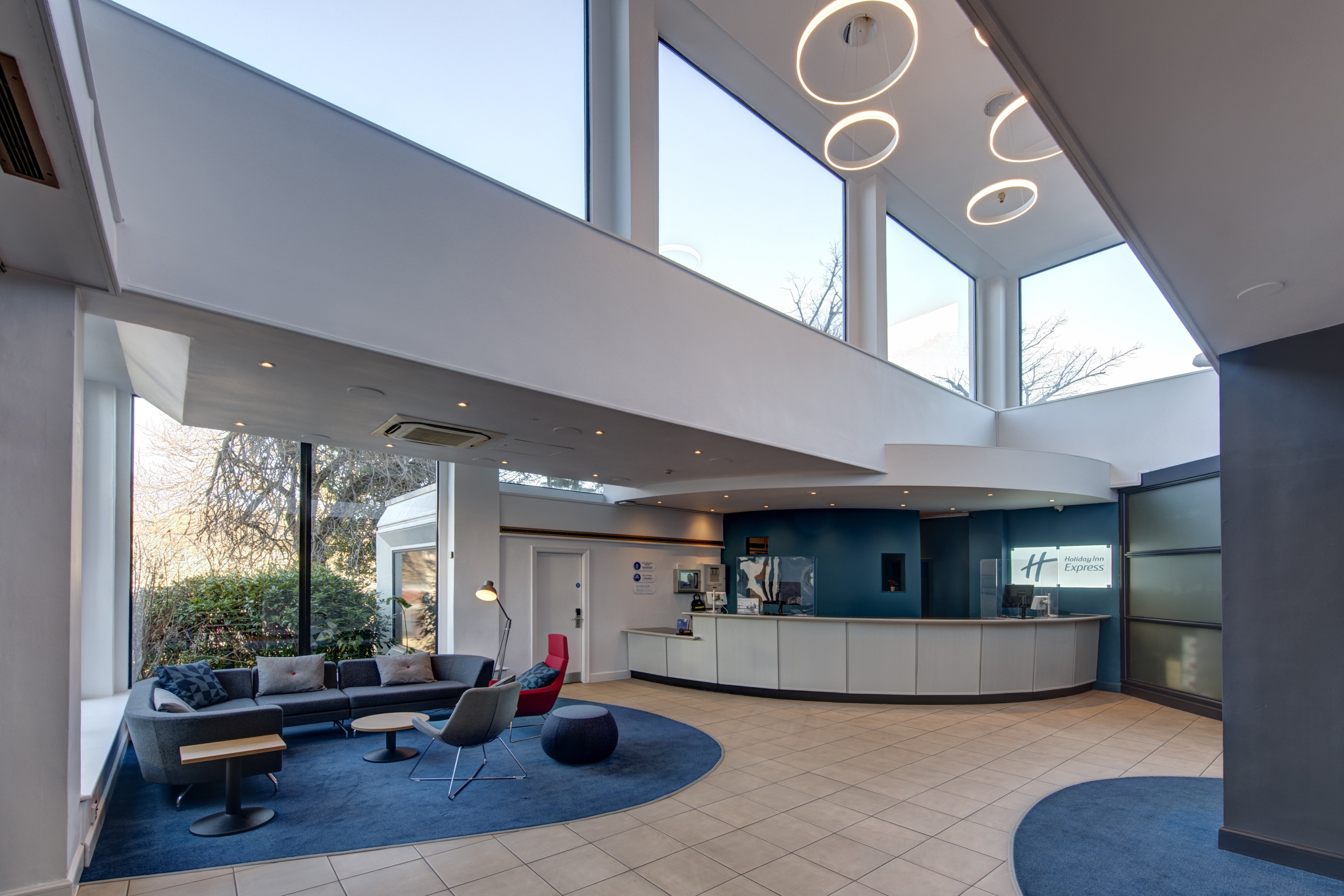 Holiday Inn Express Edinburgh City West 7/52