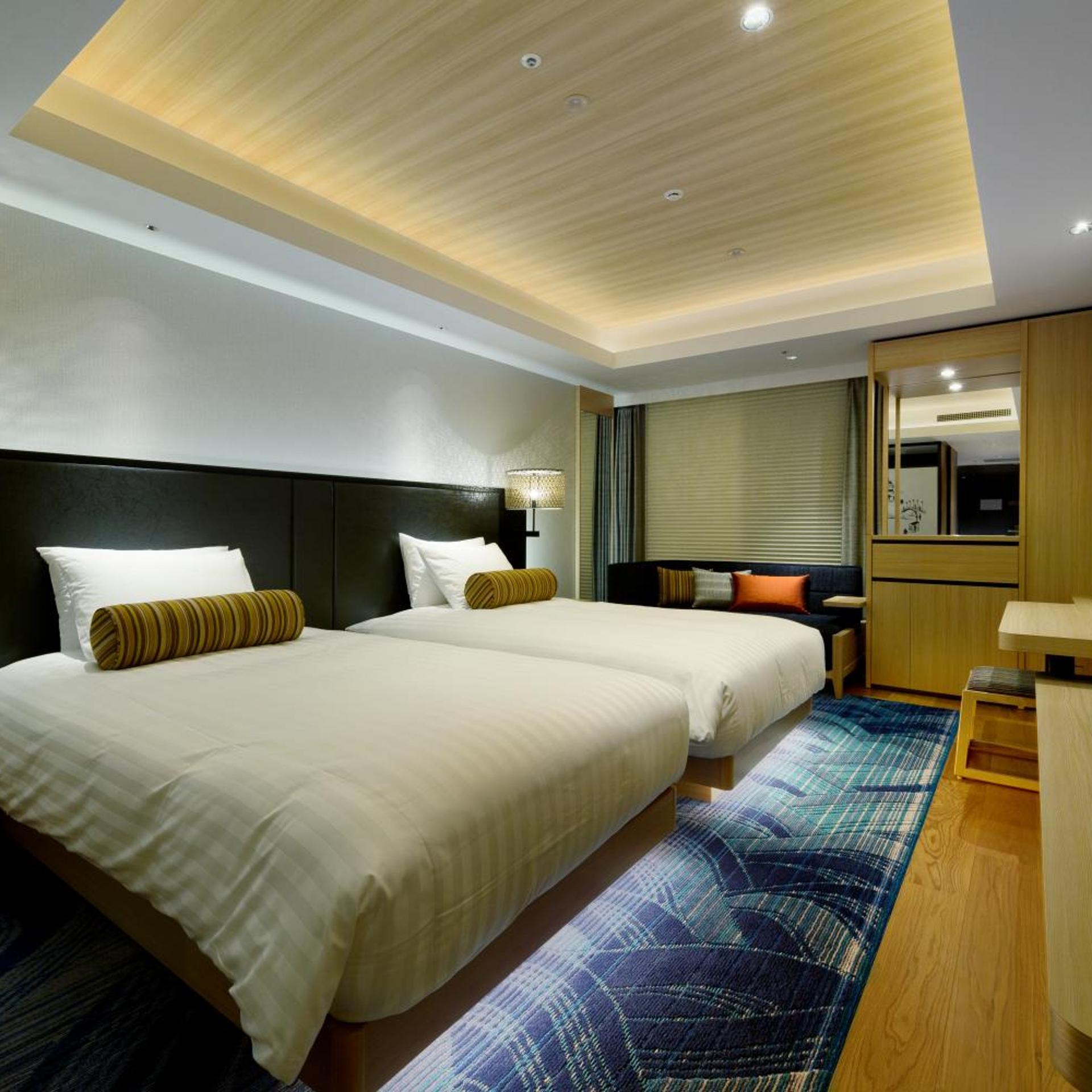 Superior, Twin Beds, Temple View