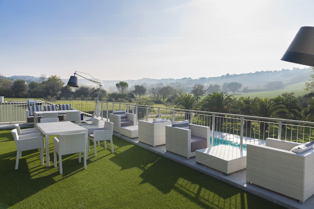 FINIS AFRICAE COUNTRY HOUSE 52/56