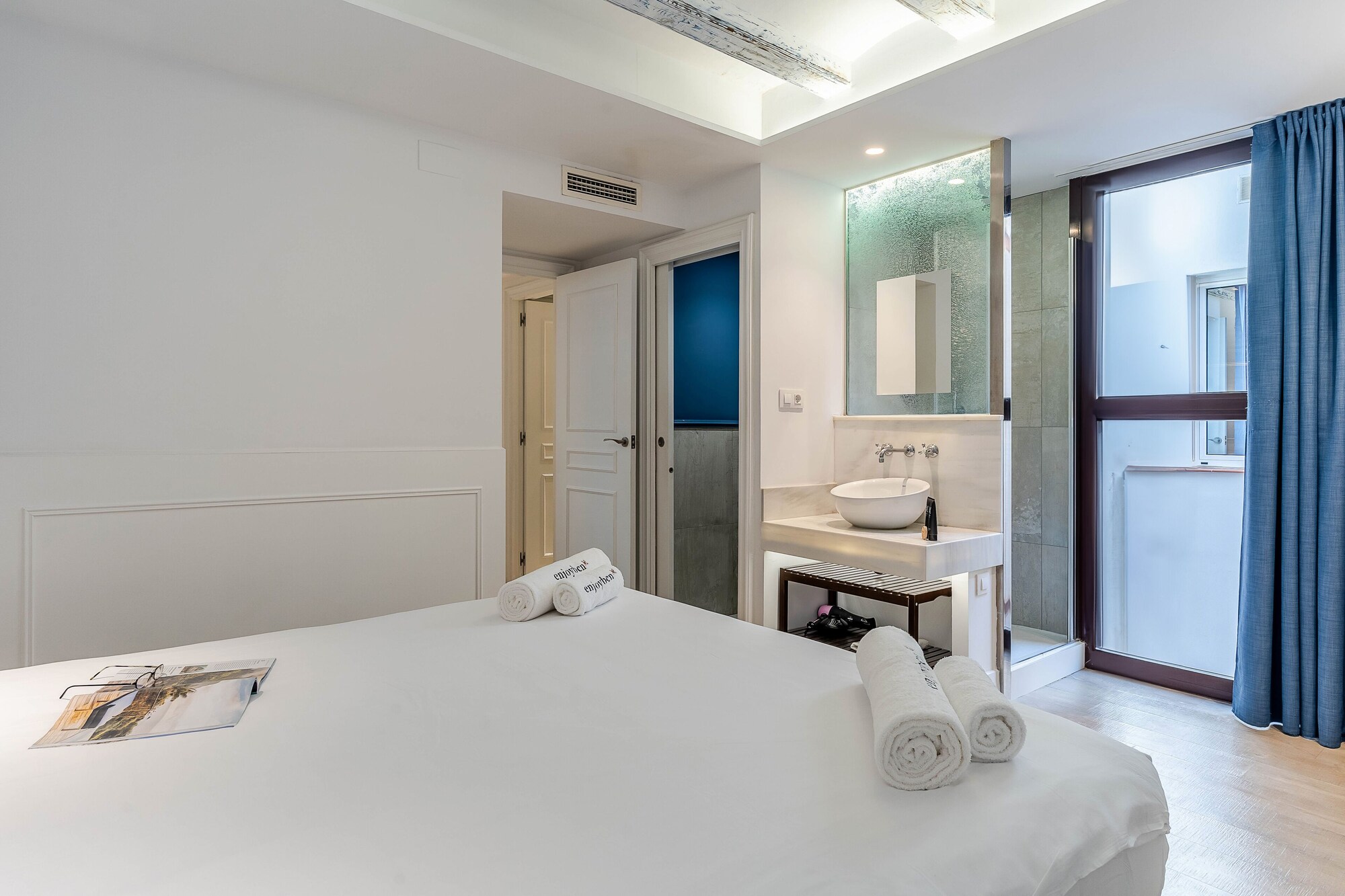 DELUXE, APARTMENT