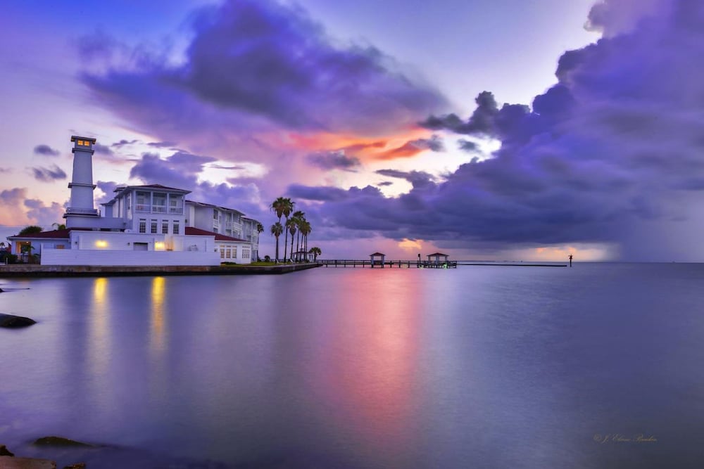 Lighthouse Inn At Aransas Bay 37/41