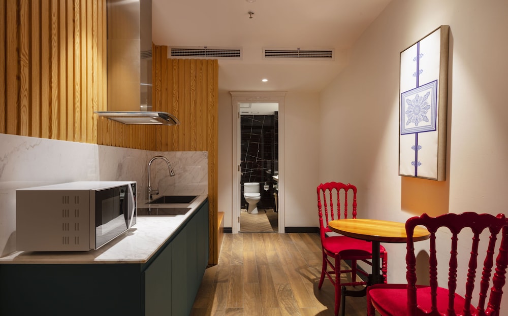 A&EM Saigon Hotel 66/77