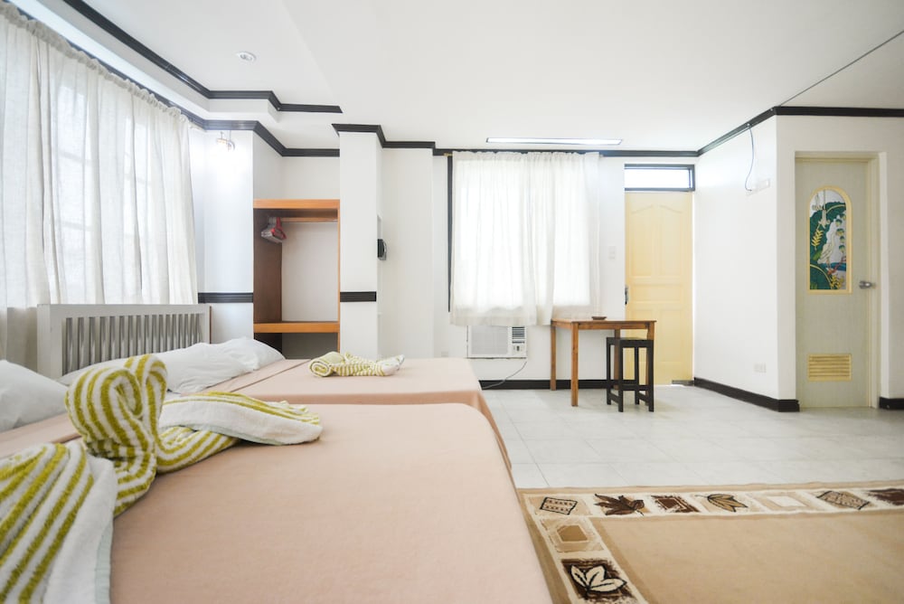FAMILY, MULTIPLE BEDS