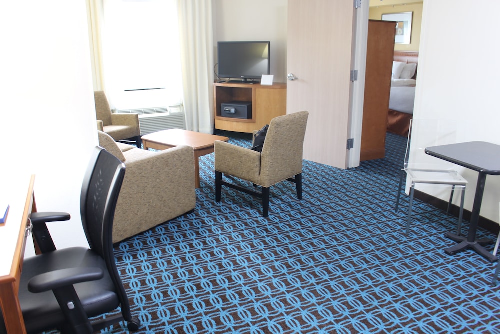 Fairfield Inn Suites Kansas City Liberty 10/40