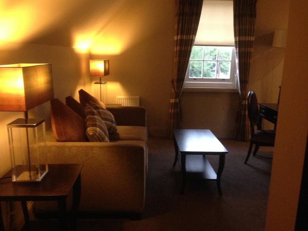 Dumfries Arms Hotel 12/19