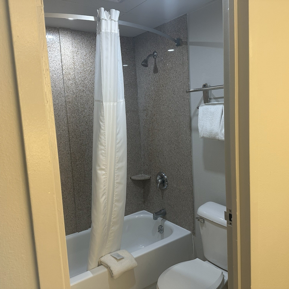 Red Roof Inn Media 19/20
