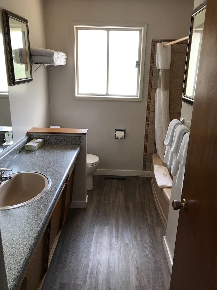 Recreation Inn & Suites 35/63