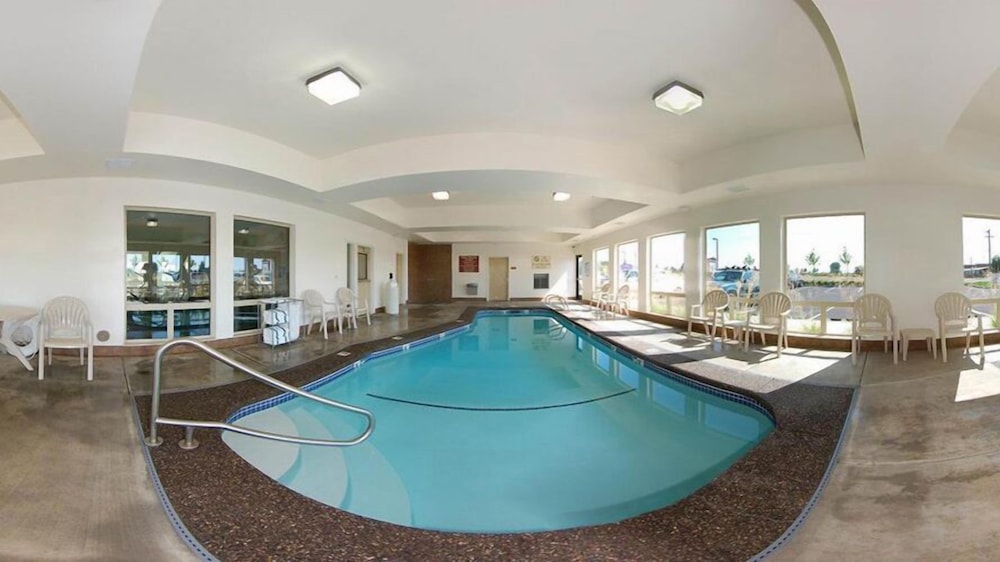 Sleep Inn and Suites Redmond, OR 16/34