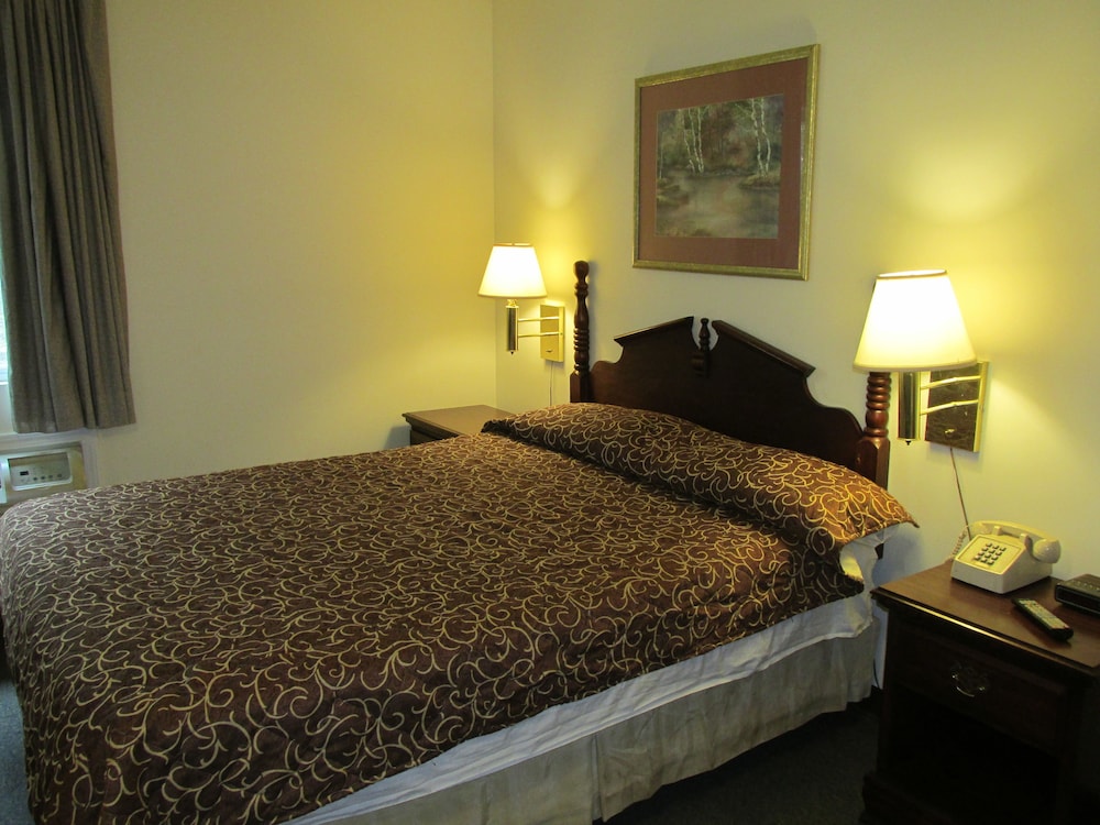 High Falls Hide-A-Way Lodging 7/49