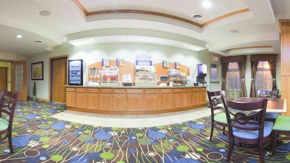 Holiday Inn Express Hotel And Suites Antigo 6/61