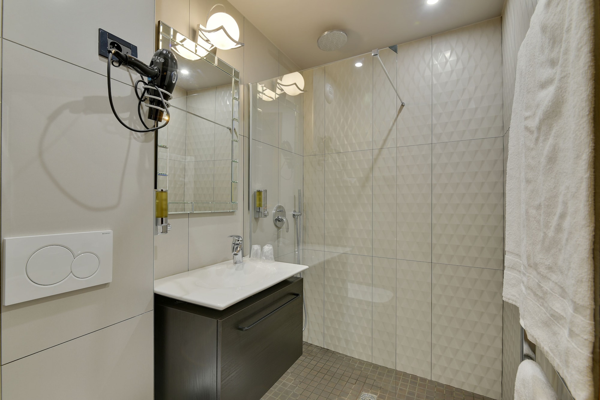 شقة بسرير كوين، Villa Erizio - Bordeaux Centre 3/3