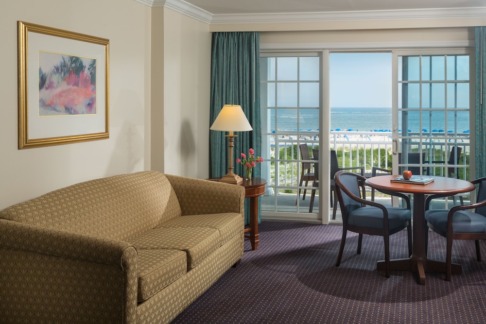 La Mer Beachfront Inn 31/38