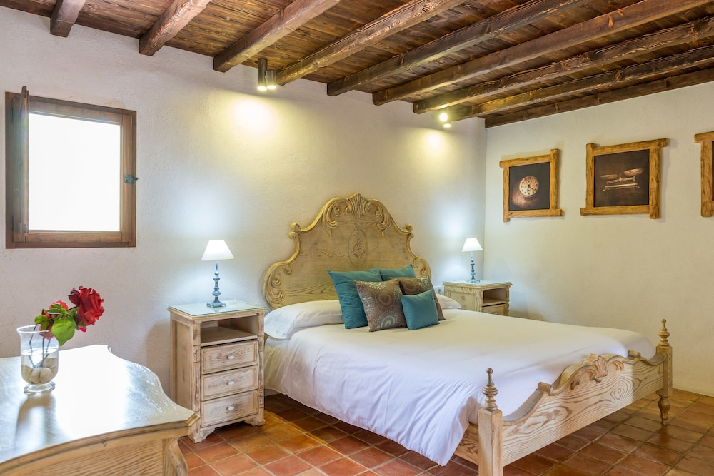 1 BEDROOM, SUITE, KING BED