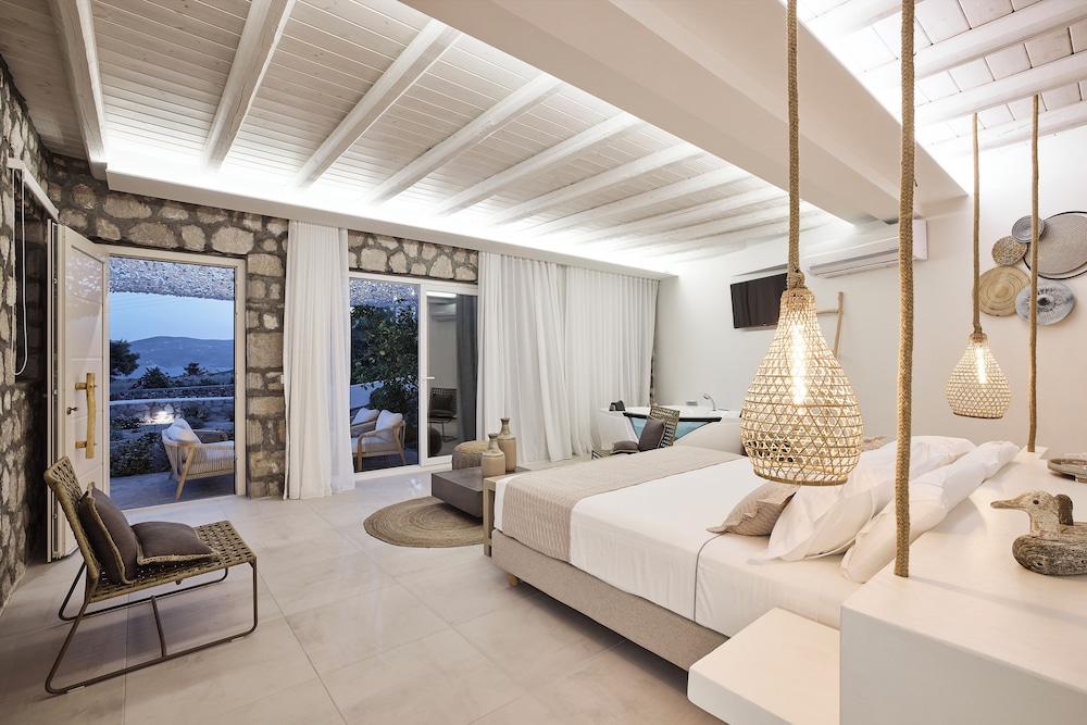 Nirome Luxury Suites 8/50