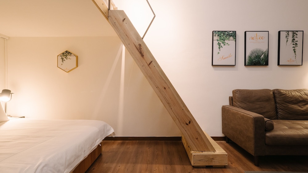 CJ Hotel 25/77