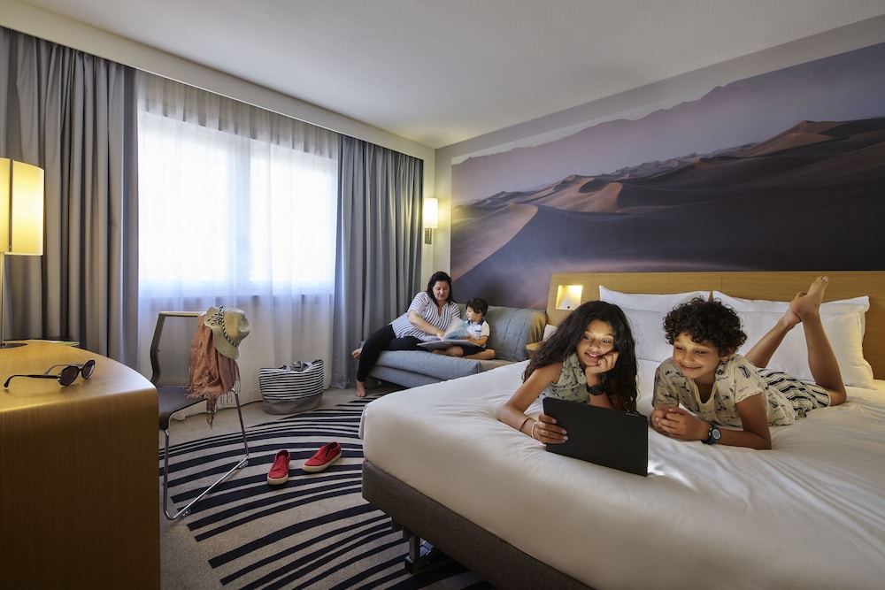 NOVOTEL MASSY PALAISEAU 31/80