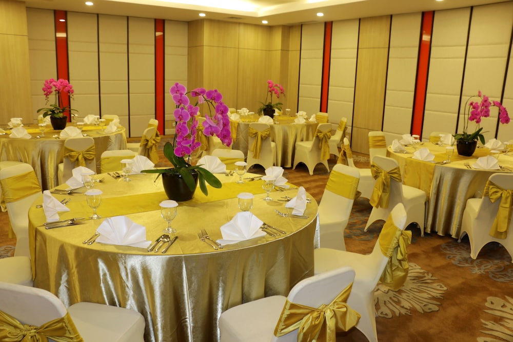 Hotel Santika Mega City Bekasi 41/49