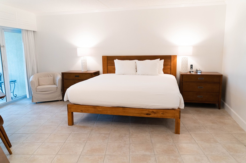 1 Bedroom, Suite, King Bed, Ocean Front