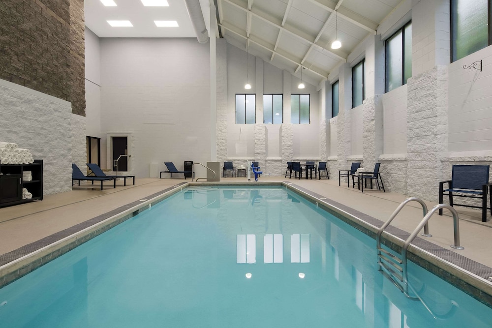 Graystone Lodge, an Ascend Collection Hotel 24/50