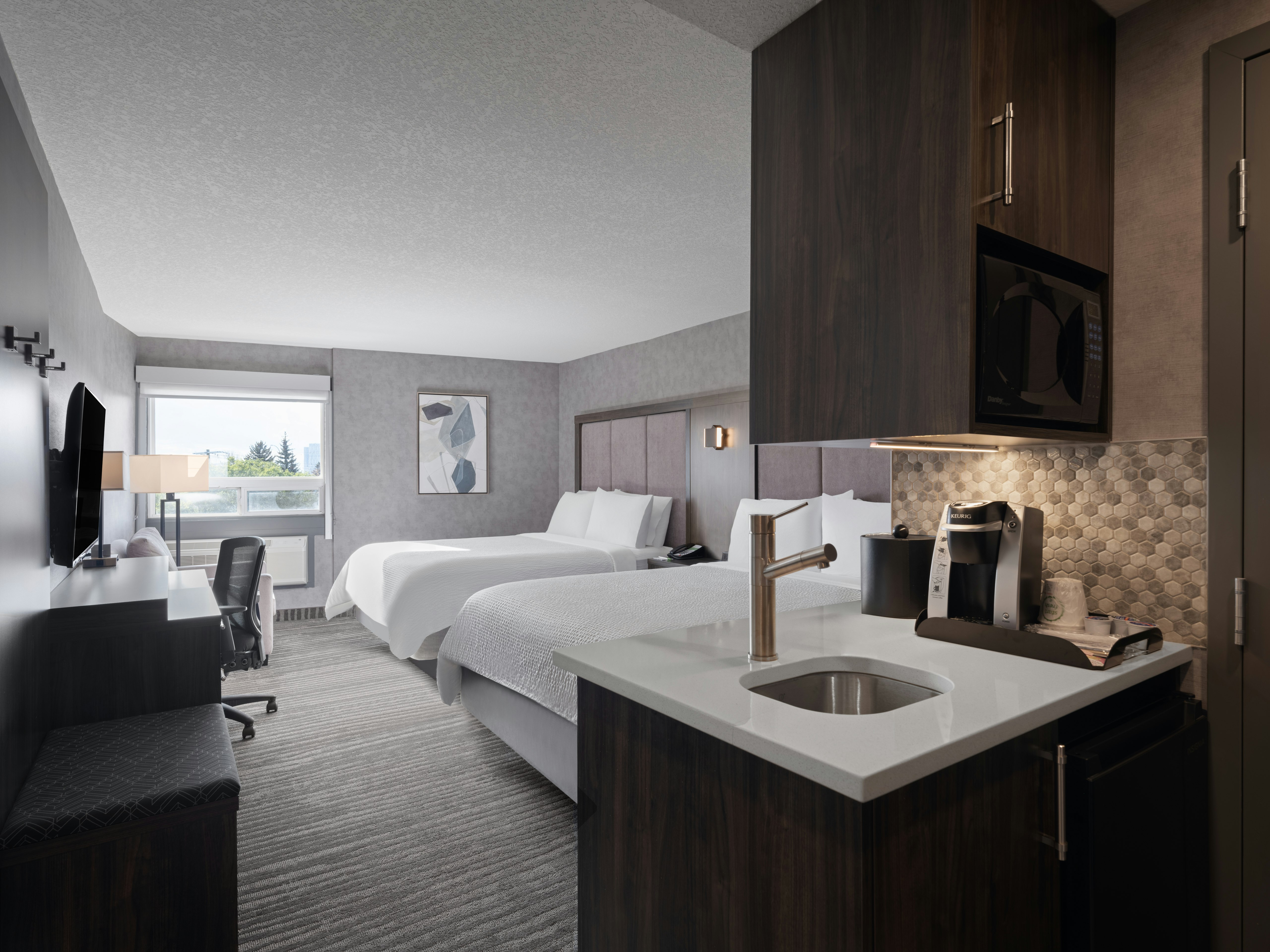 Holiday Inn Calgary- Airport 20/65