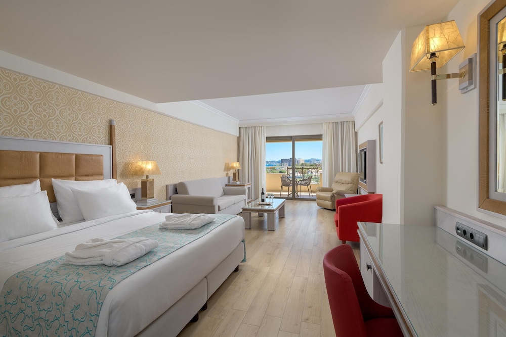 Junior Suite, Twin Beds, Lateral Side Sea View, Sofa