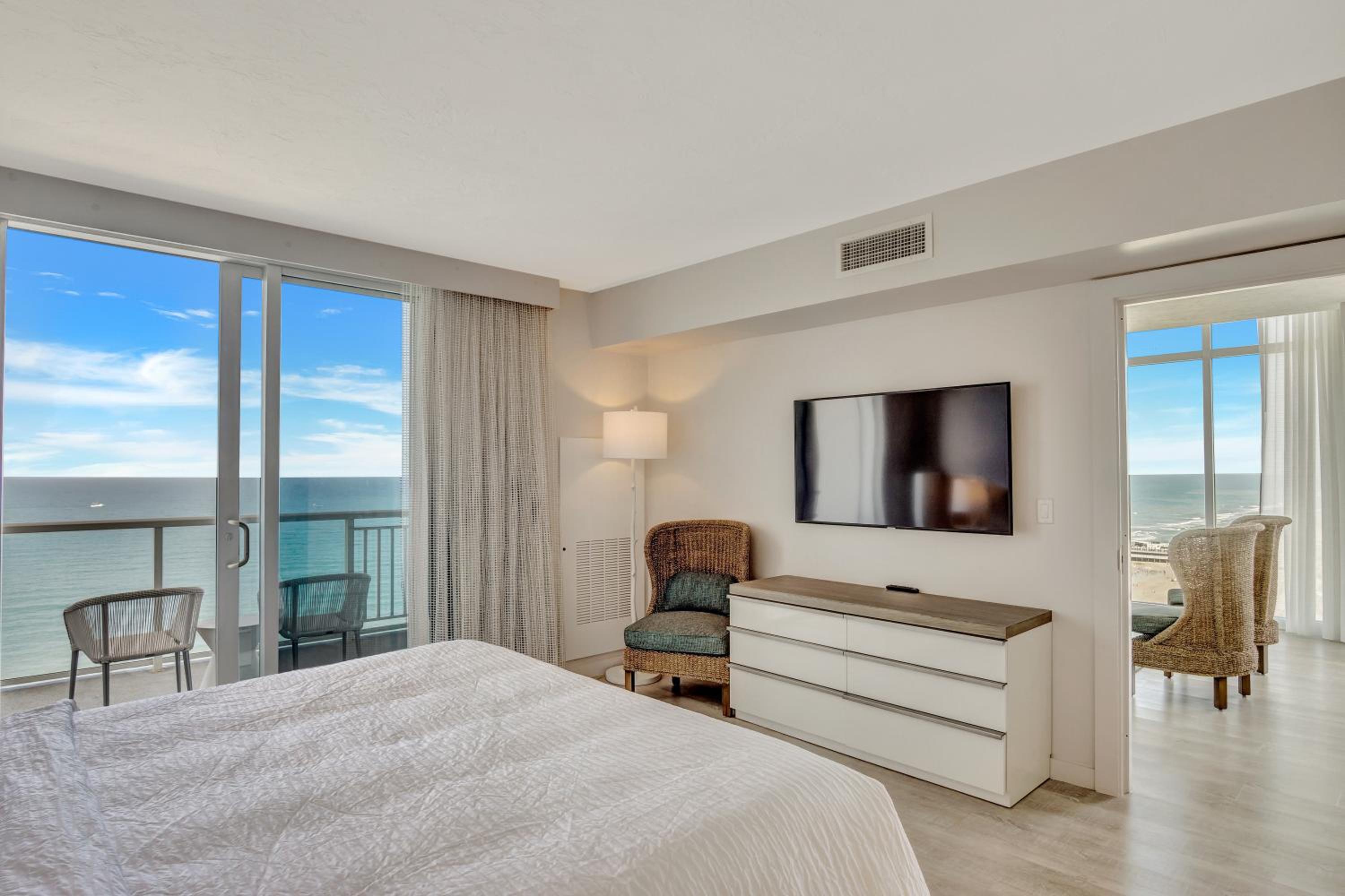Suite, King Bed, Ocean Front