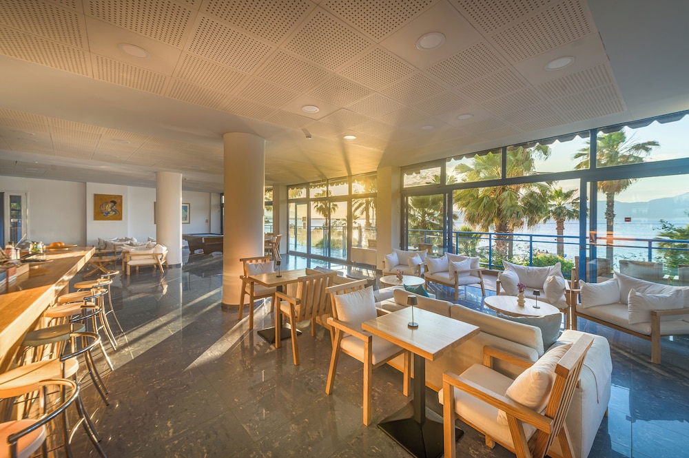 Hotel Sissy Kamena Vourla 30/50