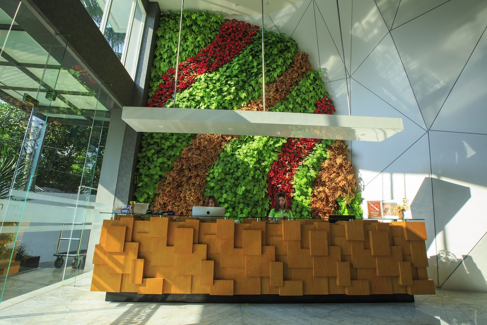 Ascent Hotel & Cafe Malang (formerly MaxOne Ascent Hotel Malang) 7/41