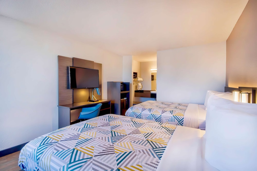 Motel6 Vallejo, CA - Six Flags West 46/64