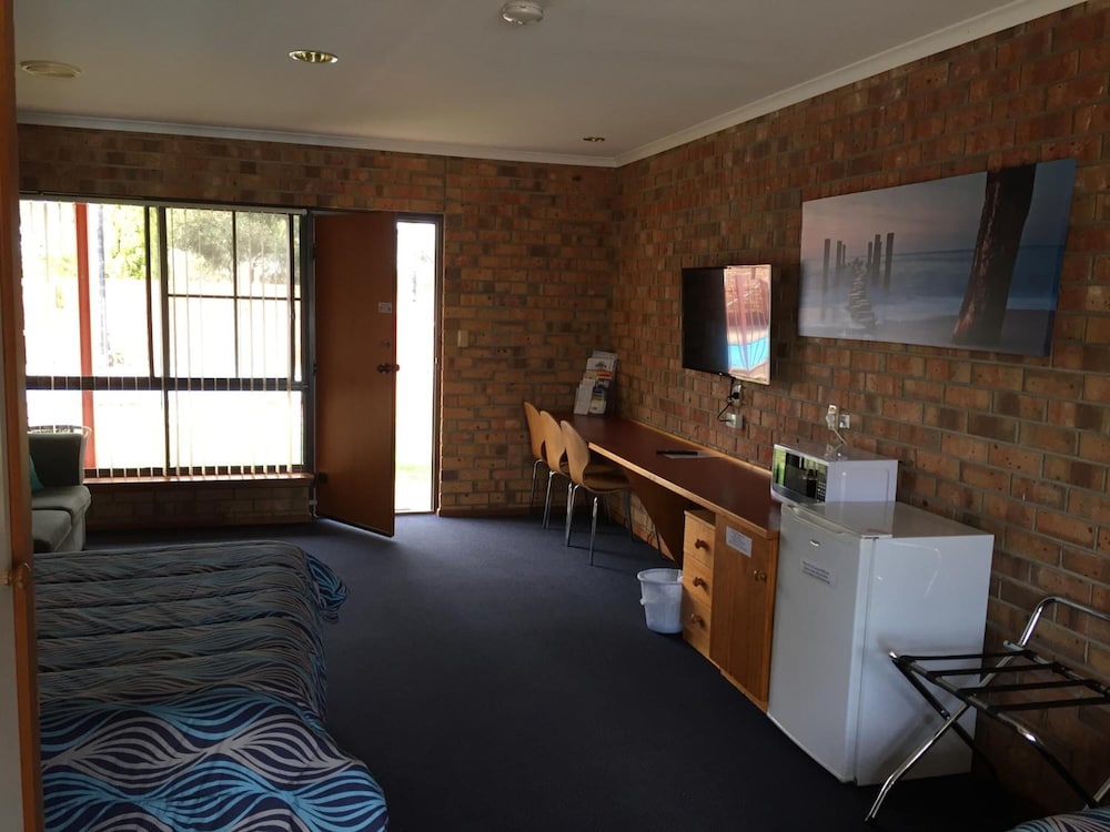 KADINA GATEWAY MOTOR INN 24/45