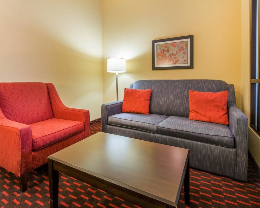 Comfort Suites Altoona North 20/32