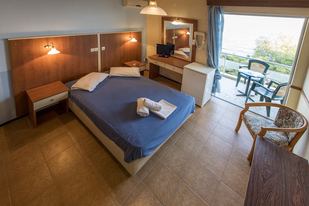Sun Hotel Kineta 46/75